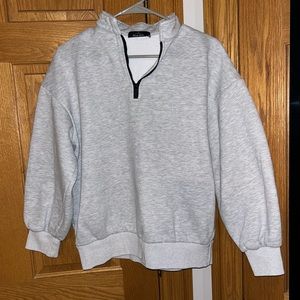 Light grey quarter-zip Size M